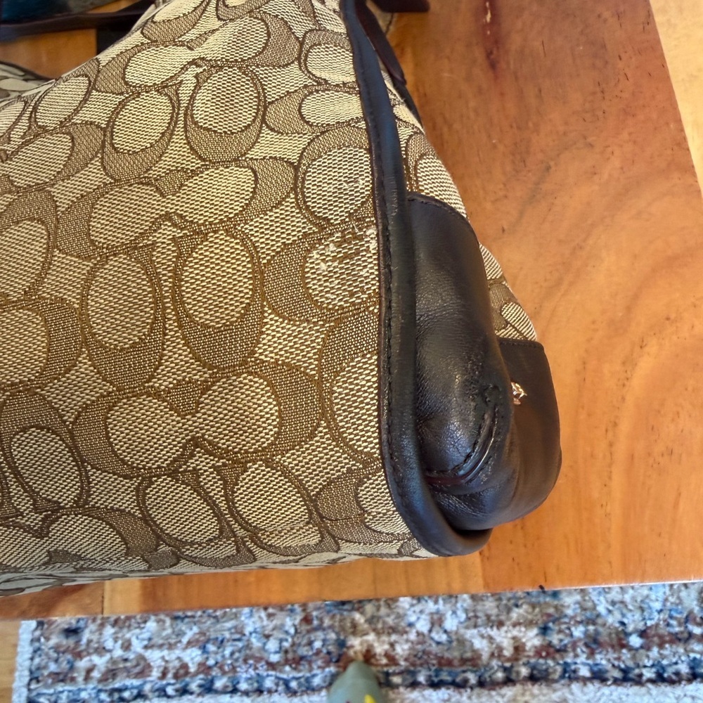Coach 2010’s Signature Phoebe Carryall - Picture 9 of 16